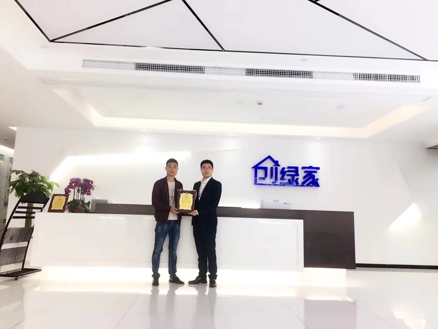 熱烈祝賀吳總簽約創綠家婁底市區級代理！